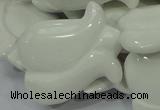 CAG733 15.5 inches 30*40mm flower-shaped white agate beads