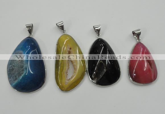 NGP1098 25*30 - 30*45mm freeform druzy agate pendants with brass setting